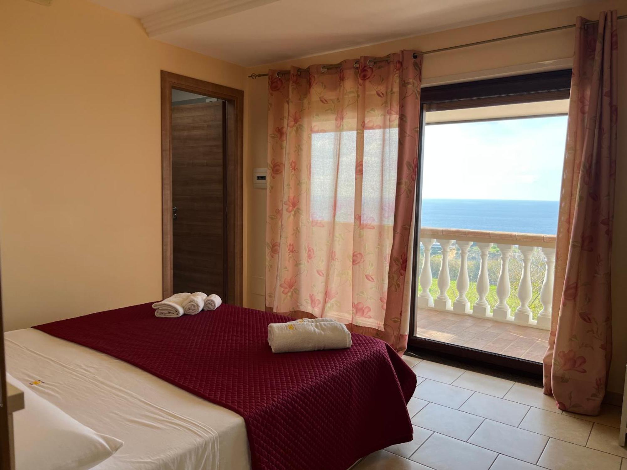 Residenza Domus Aurea Tropea- Vista Mare Hotell Santa Domenica  Exteriör bild