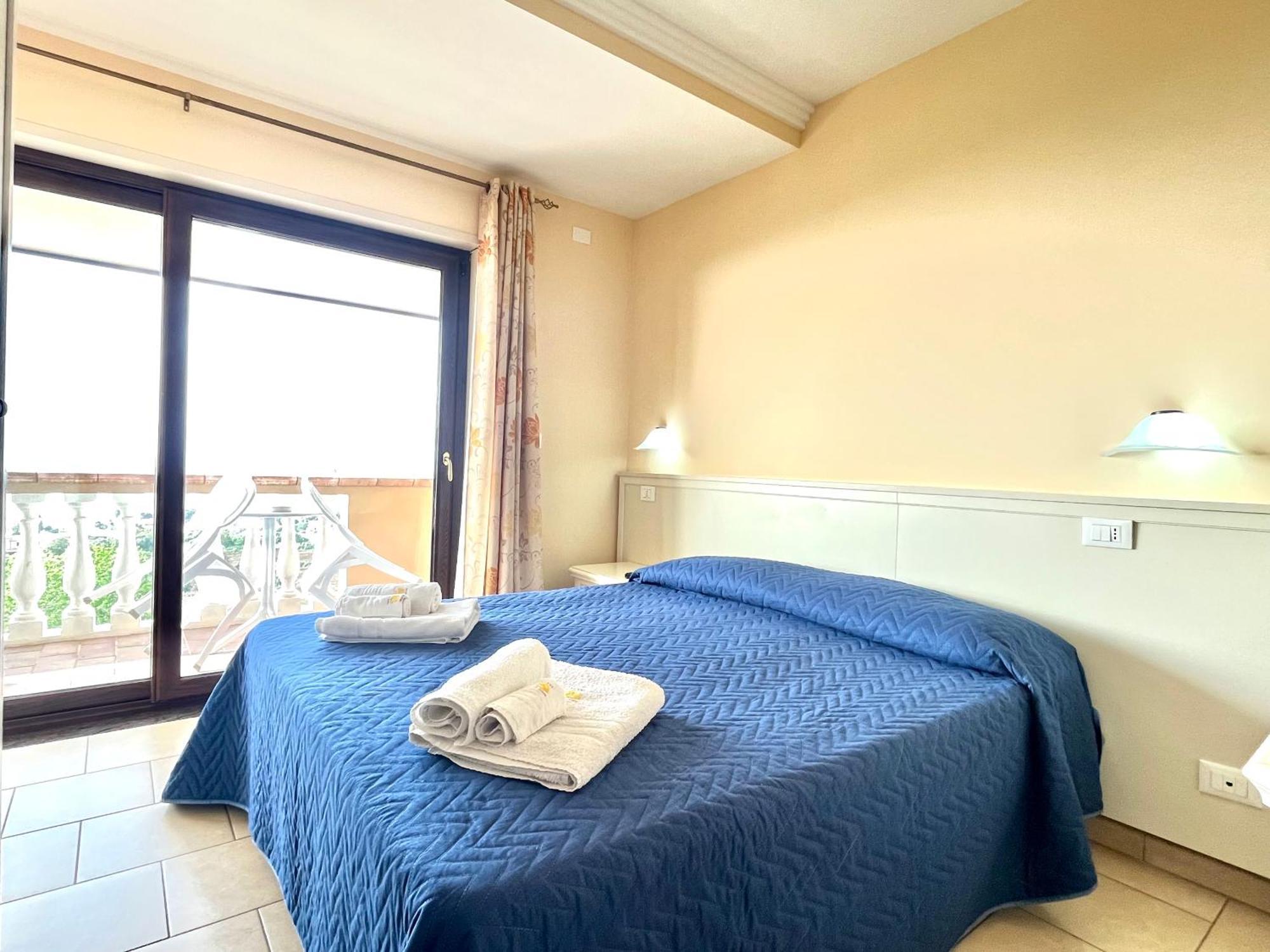 Residenza Domus Aurea Tropea- Vista Mare Hotell Santa Domenica  Exteriör bild